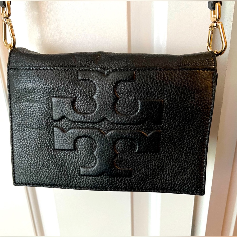 Tory Burch logo cross body in black . 23 1/2” adjustable strap. Like new